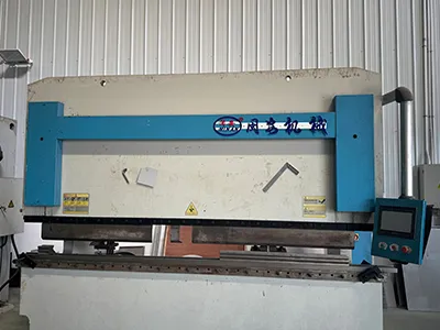 Máquina dobladora de placas hidráulica CNC
